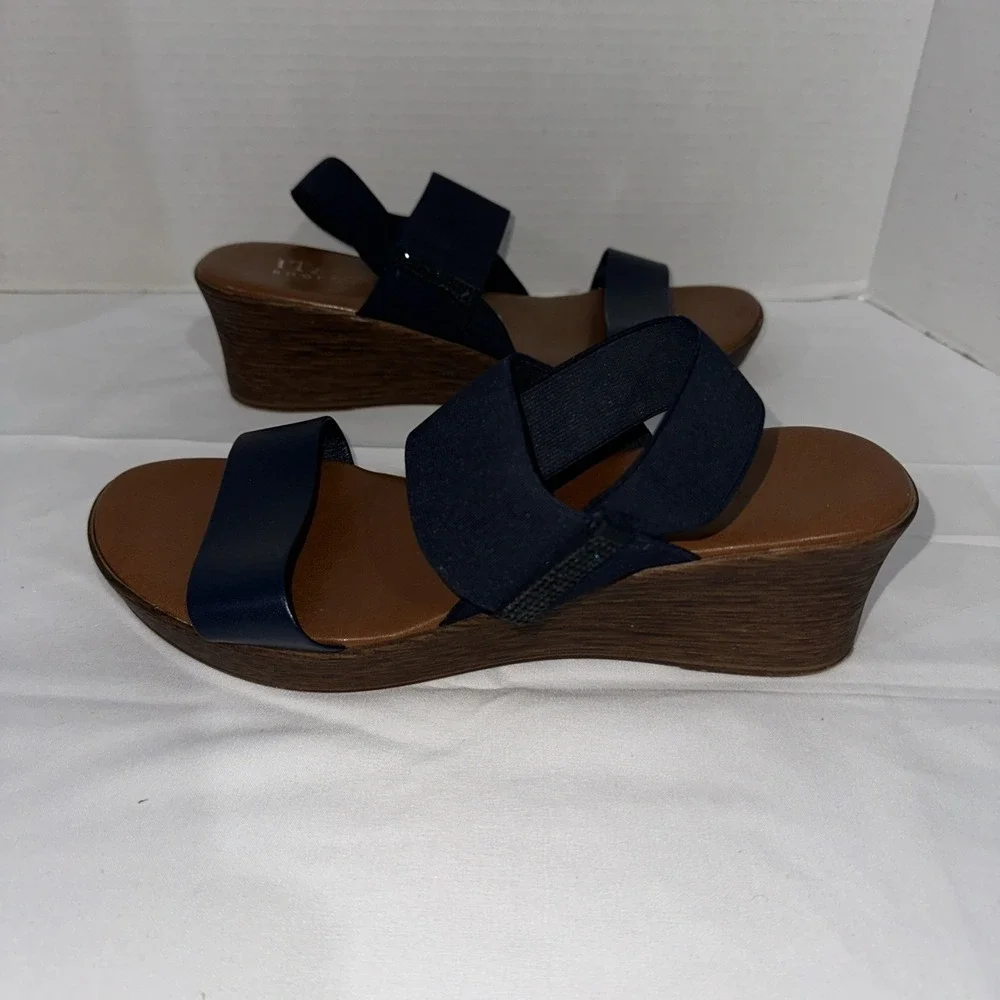 Italian Shoemakers Made In Italy Women's Navy Shoe SIZE 8.5